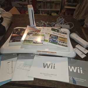 Nintendo Wii Console Bundle - White